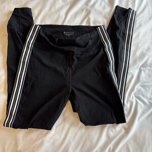 ATHLETA black striped legging athletic pant. Slimming zipper pocket S